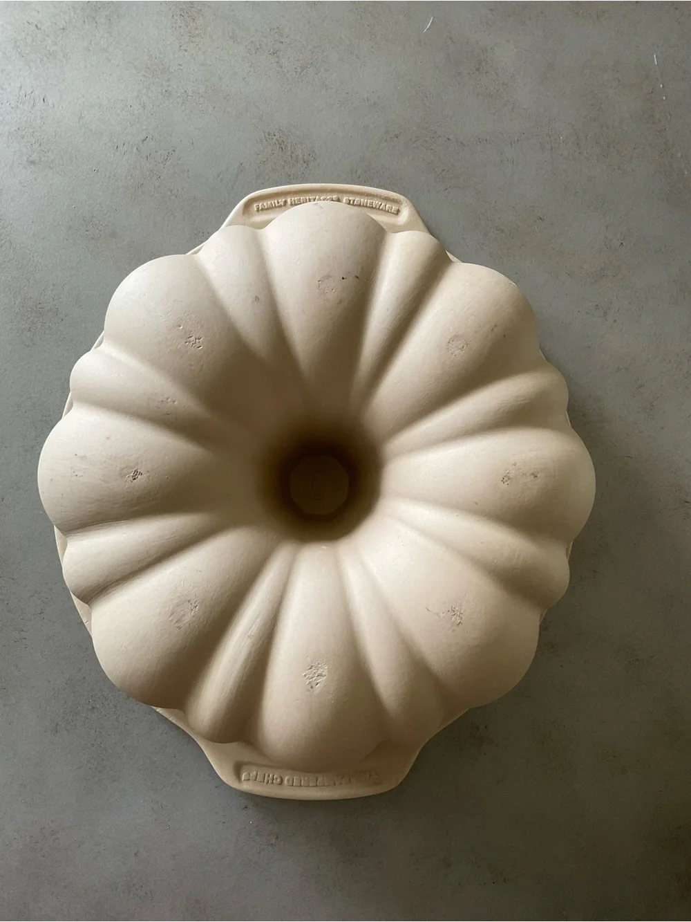The Pampered Chef Family Heritage Fluted Stoneware Bundt Cake Pan, 10”
